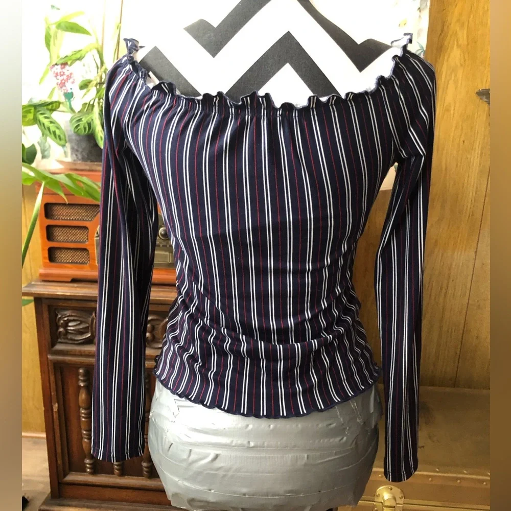 Ruffle Top - Picture 2 of 4